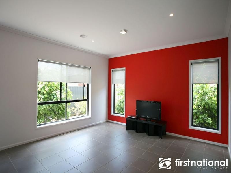 12 Downing Square, Pakenham VIC 3810