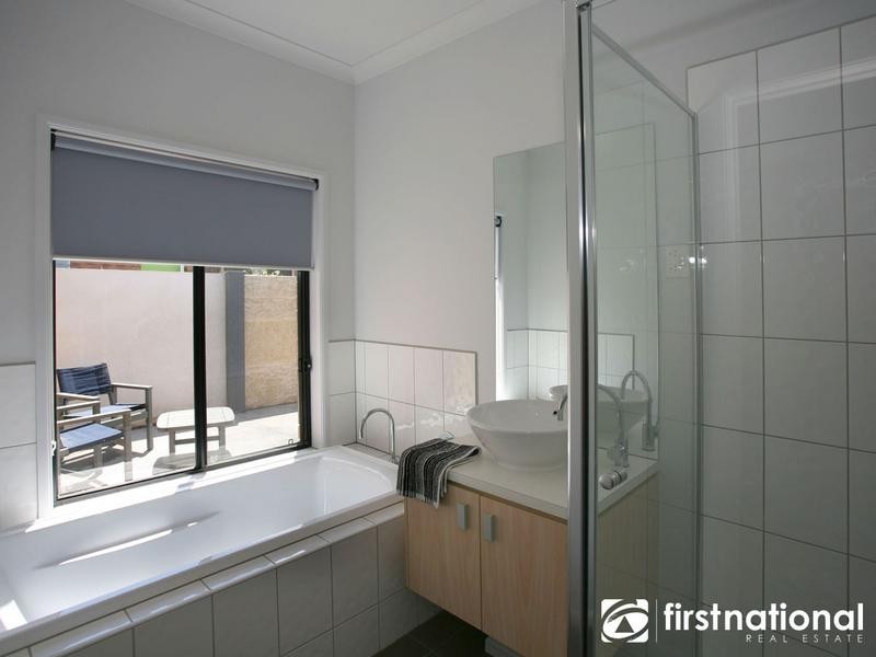 12 Downing Square, Pakenham VIC 3810