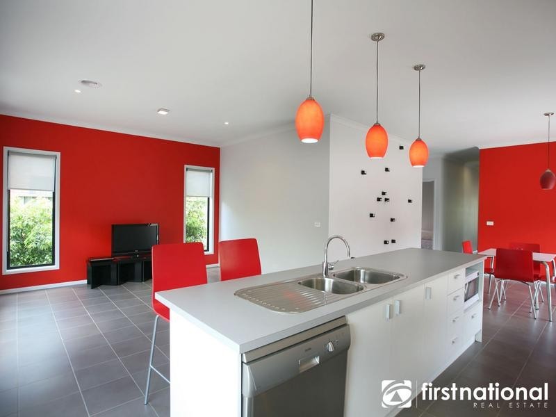 12 Downing Square, Pakenham VIC 3810