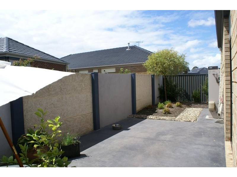 12 Downing Square, Pakenham VIC 3810
