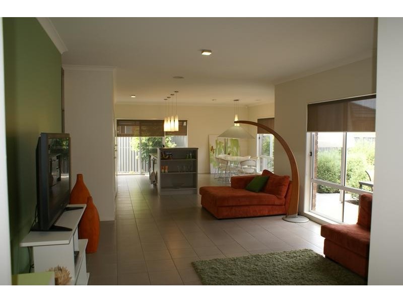 14 Downing Square, Pakenham VIC 3810