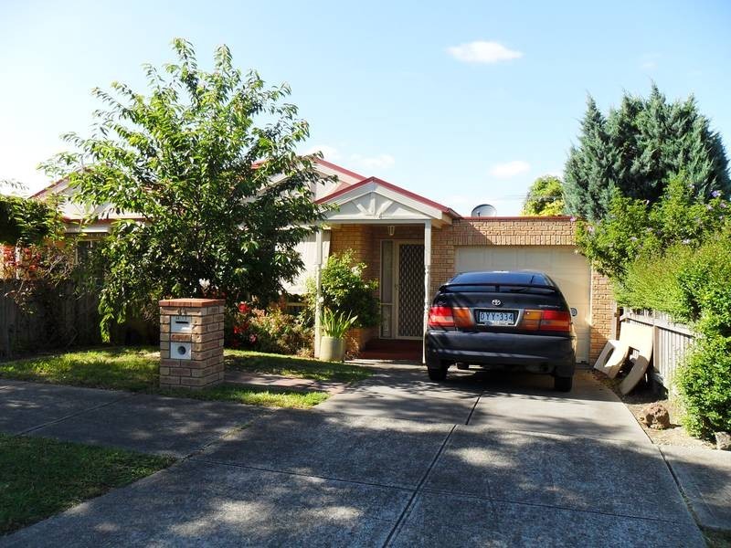 2/74 Lodge Crescent, Berwick VIC 3806