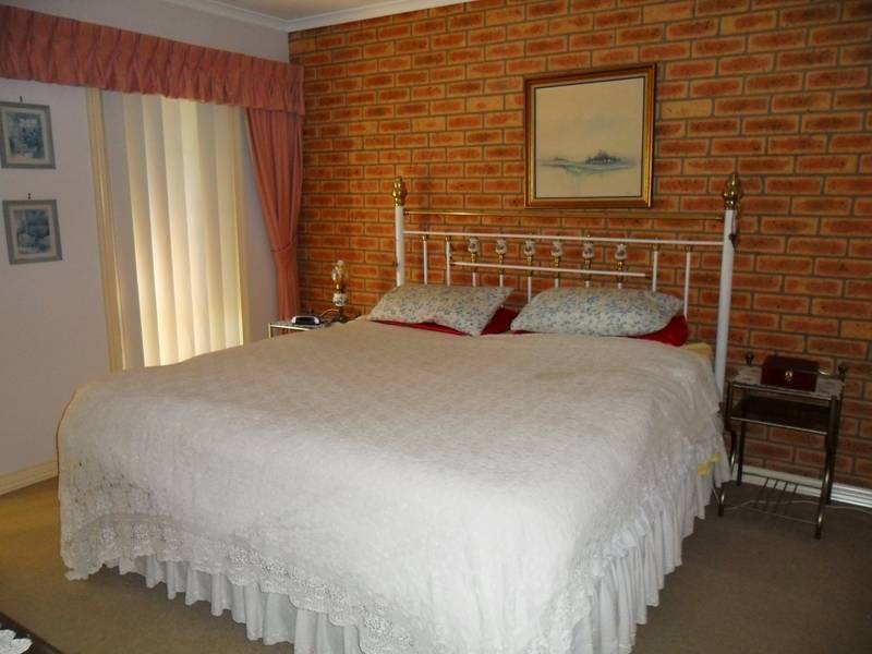 2/74 Lodge Crescent, Berwick VIC 3806