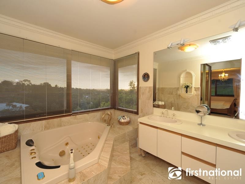 12 Inglis Road, Berwick VIC 3806