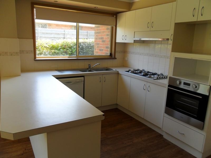 15 Euroa Avenue, Berwick VIC 3806