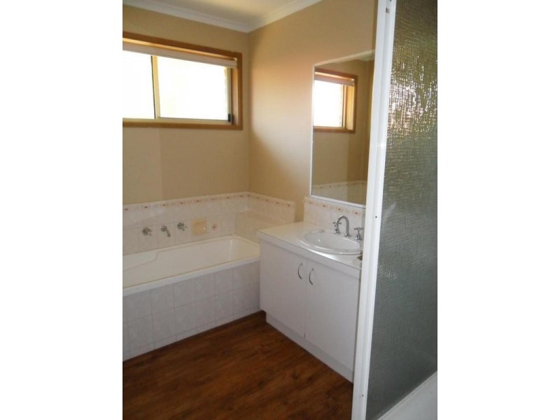 15 Euroa Avenue, Berwick VIC 3806