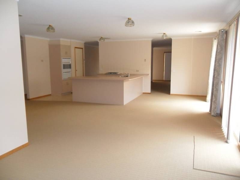 12 Waverley Close, Narre Warren VIC 3805