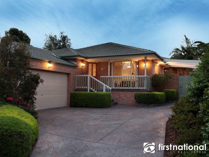 13 Glendale Crescent, Berwick VIC 3806