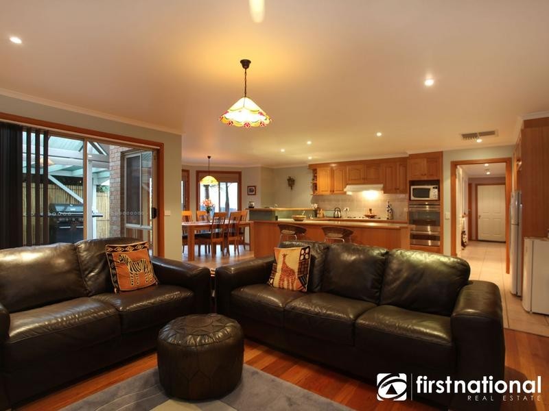 13 Glendale Crescent, Berwick VIC 3806