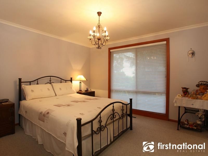 13 Glendale Crescent, Berwick VIC 3806