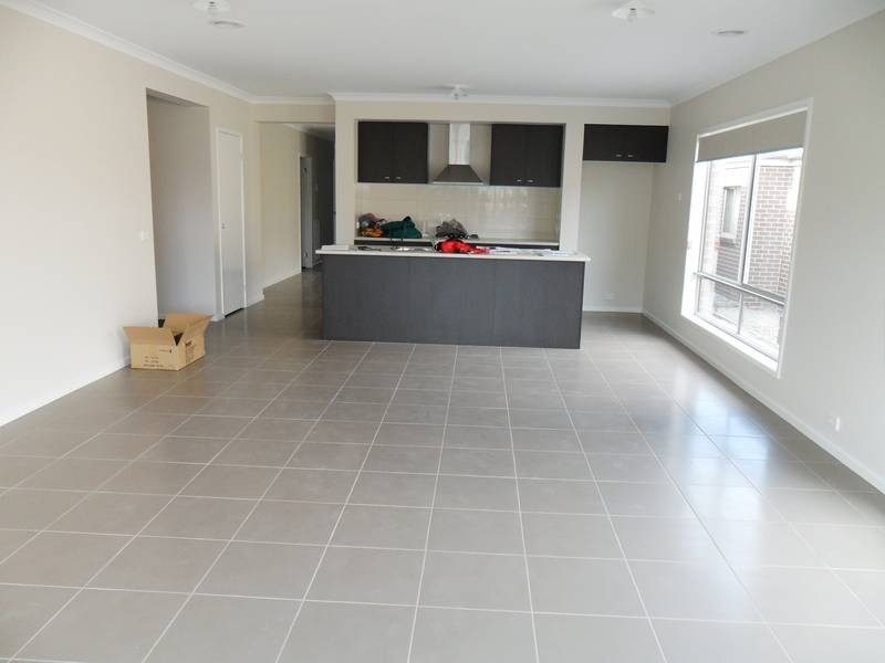 77 Sable Drive, Cranbourne North VIC 3977