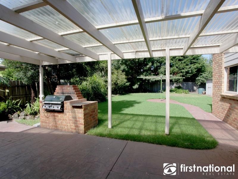 17 Lexcen Close, Berwick VIC 3806