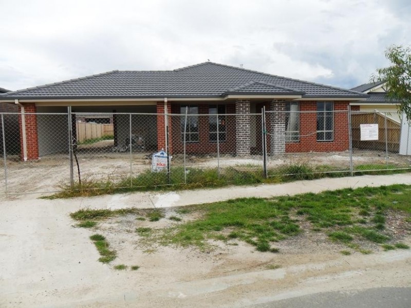 15 Donohue Street, Cranbourne East VIC 3977