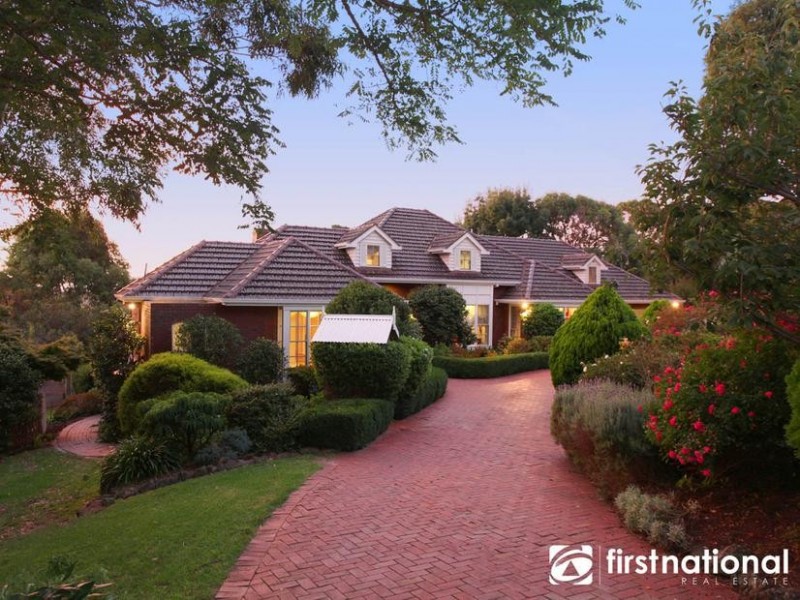 18 Casey Drive, Berwick VIC 3806