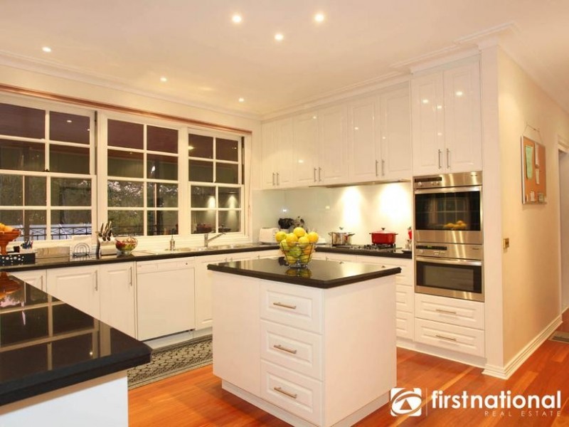 18 Casey Drive, Berwick VIC 3806