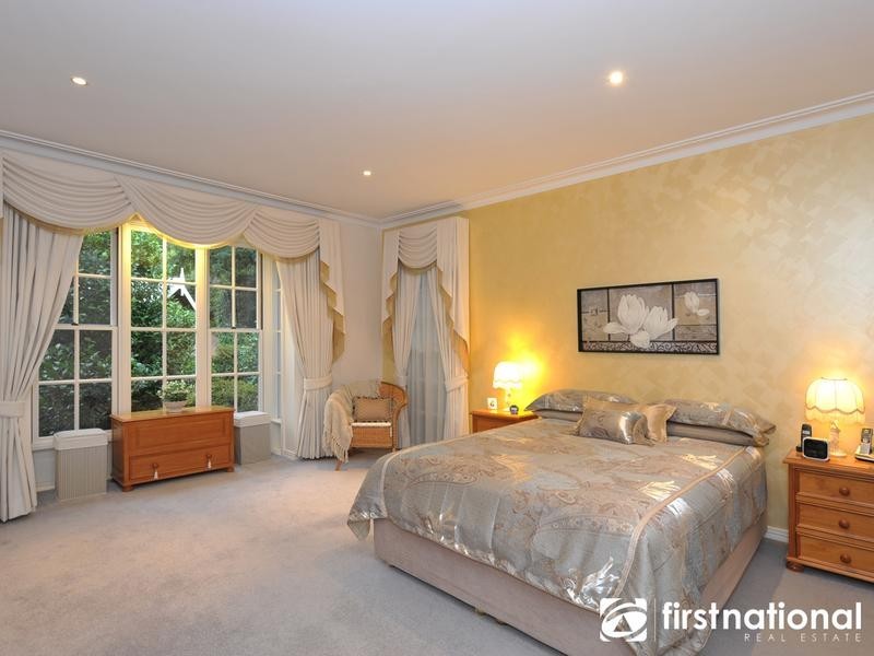 18 Casey Drive, Berwick VIC 3806