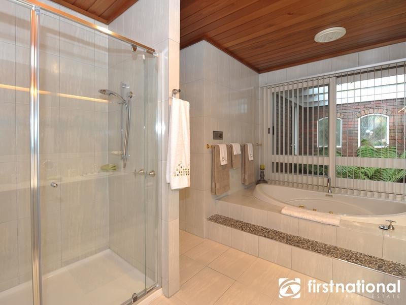 18 Casey Drive, Berwick VIC 3806