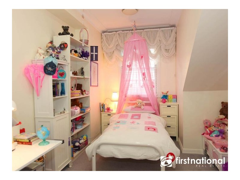 18 Casey Drive, Berwick VIC 3806