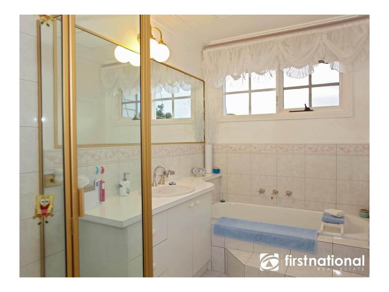 18 Casey Drive, Berwick VIC 3806