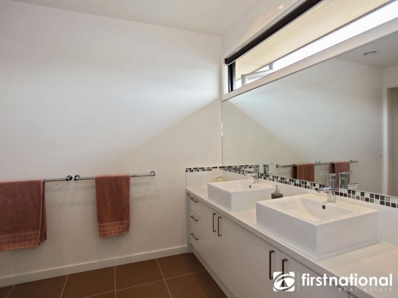 4 Canberra Avenue, Berwick VIC 3806