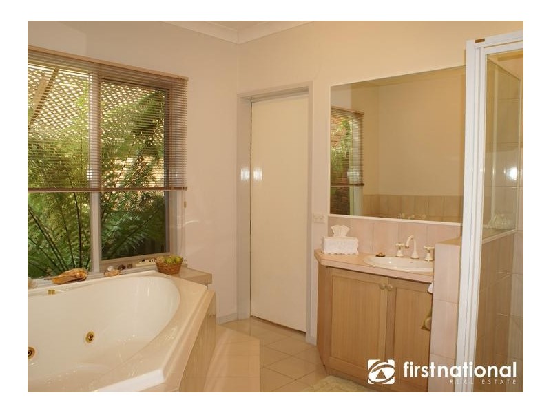 33 Balmain Drive, Berwick VIC 3806