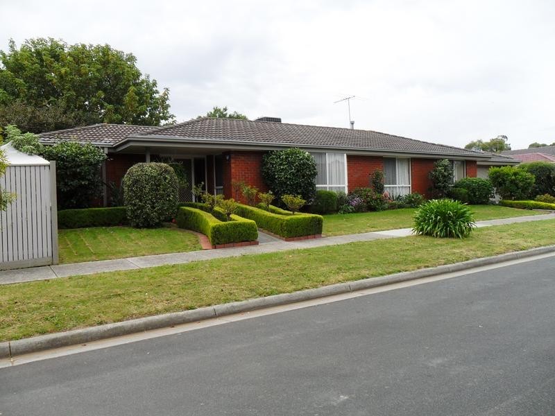 37 Willslie Crescent, Berwick VIC 3806