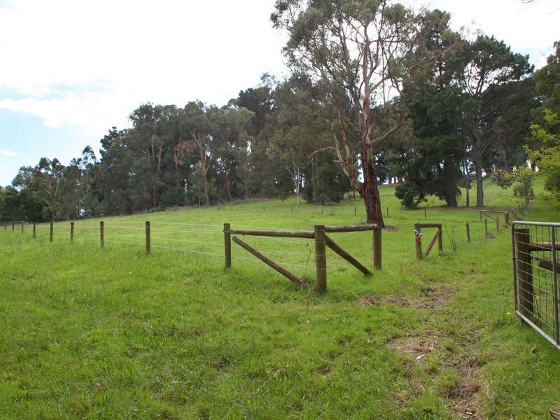 20 Huxtable Rd, Pakenham Upper VIC 3810