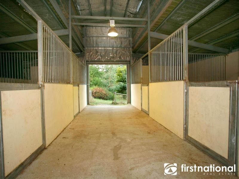 20 Huxtable Rd, Pakenham Upper VIC 3810