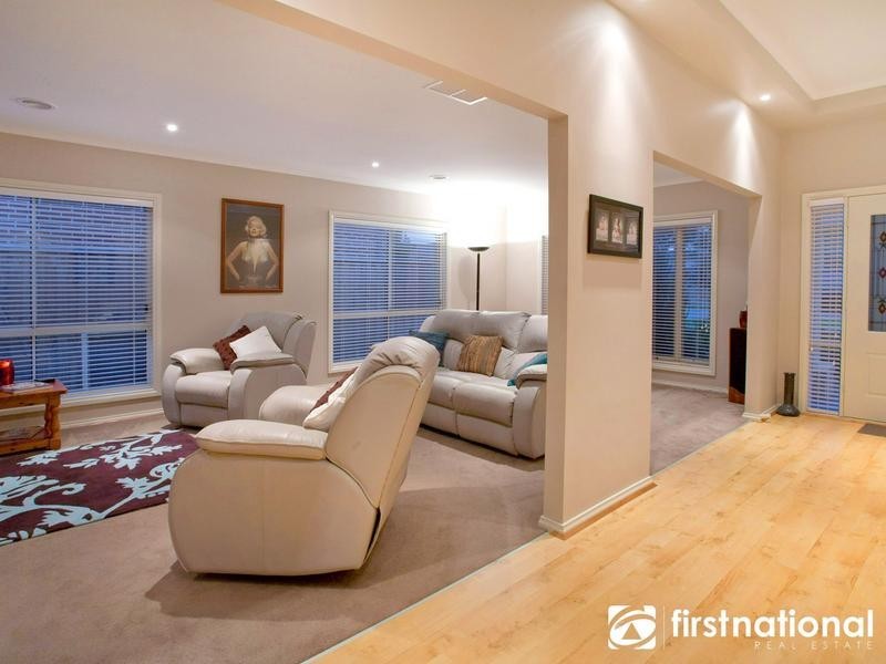 27 Glenview Rise, Berwick VIC 3806