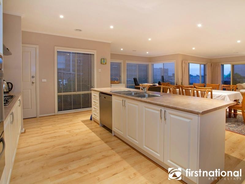 27 Glenview Rise, Berwick VIC 3806