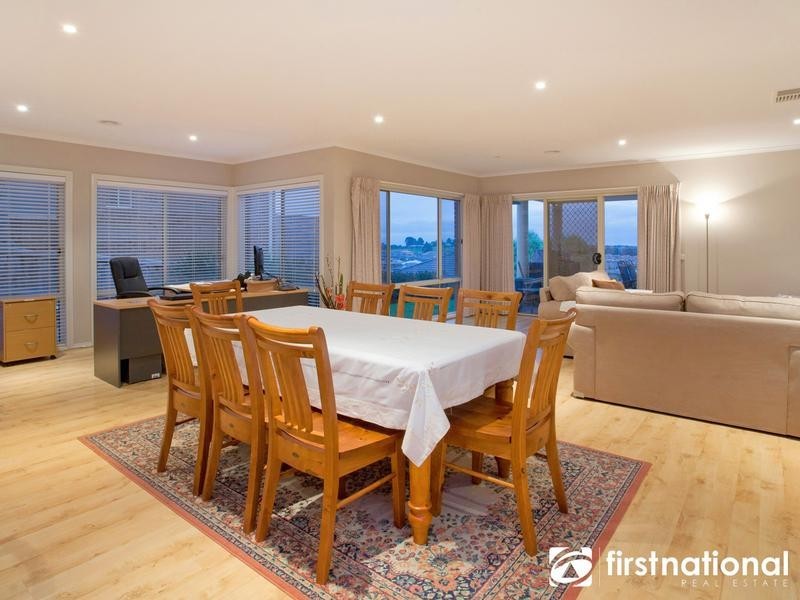 27 Glenview Rise, Berwick VIC 3806