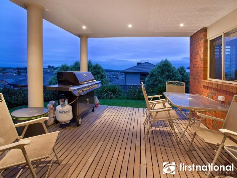 27 Glenview Rise, Berwick VIC 3806