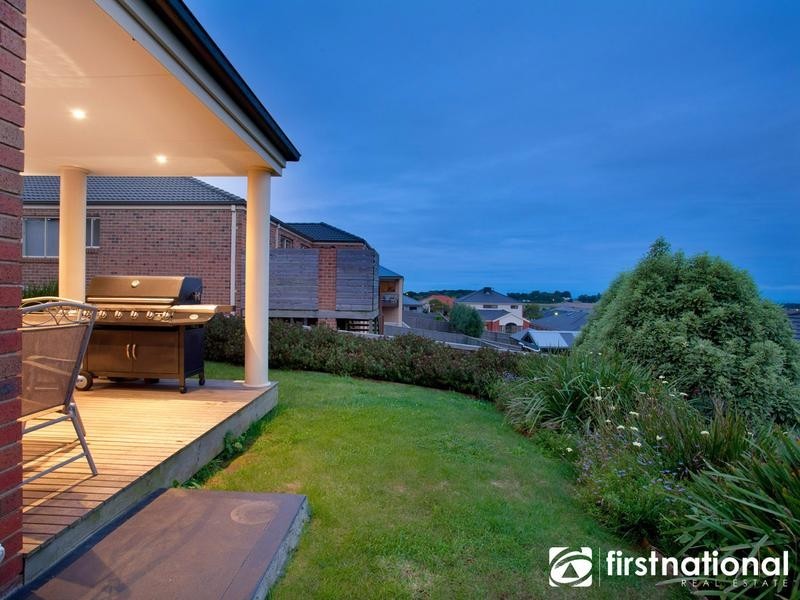 27 Glenview Rise, Berwick VIC 3806