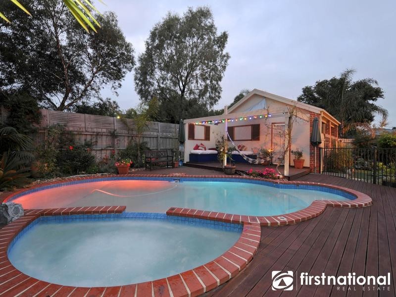 2 Milparinka Way, Berwick VIC 3806