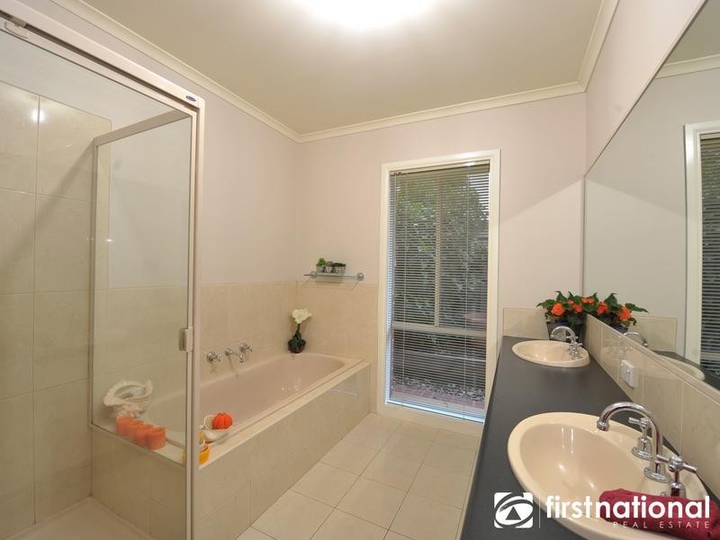 2 Milparinka Way, Berwick VIC 3806