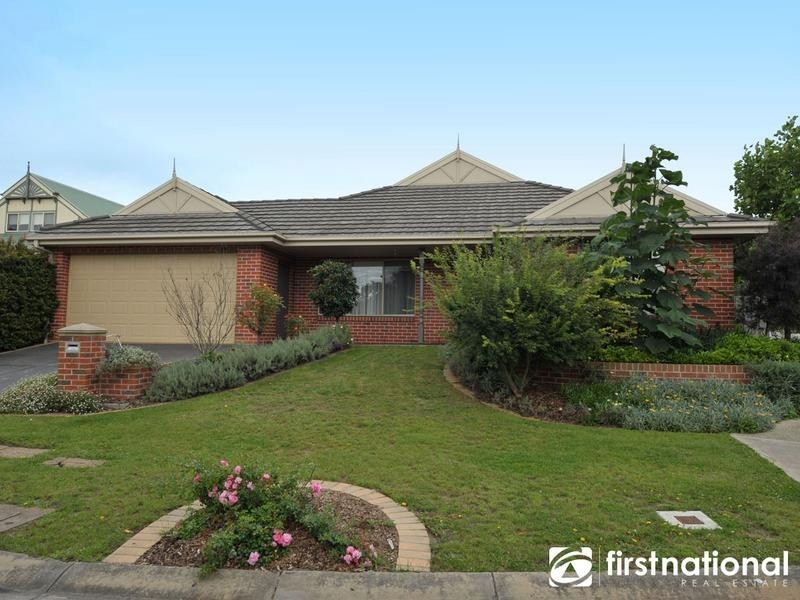 2 Milparinka Way, Berwick VIC 3806