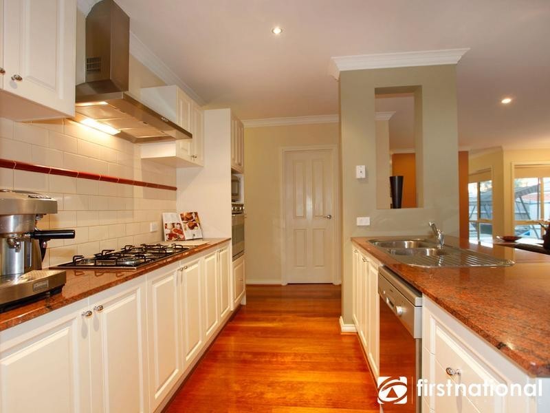 34 Nightingale Crescent, Berwick VIC 3806