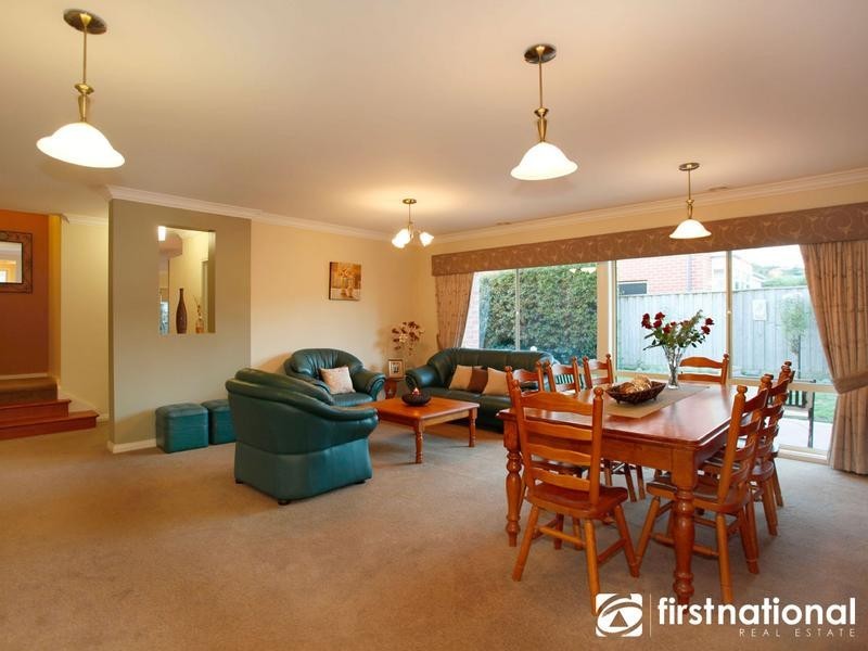 34 Nightingale Crescent, Berwick VIC 3806