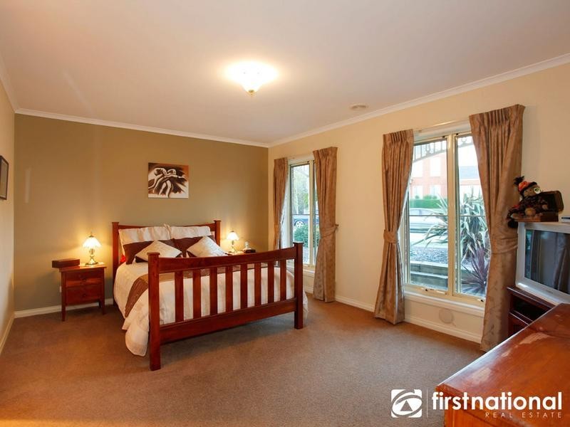 34 Nightingale Crescent, Berwick VIC 3806