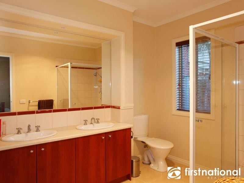 34 Nightingale Crescent, Berwick VIC 3806