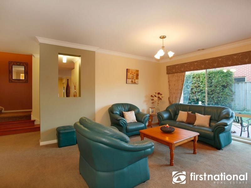 34 Nightingale Crescent, Berwick VIC 3806