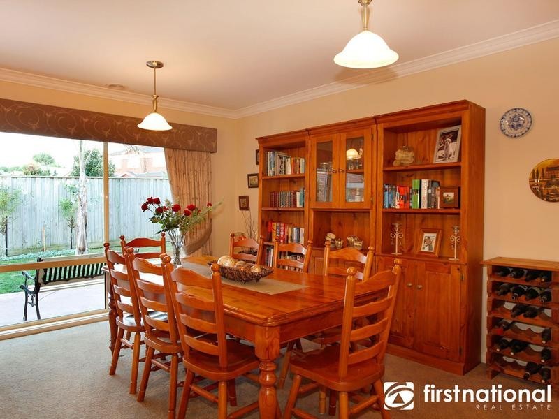 34 Nightingale Crescent, Berwick VIC 3806