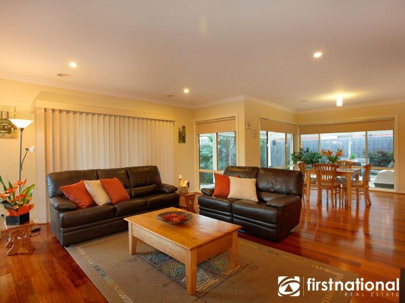 34 Nightingale Crescent, Berwick VIC 3806