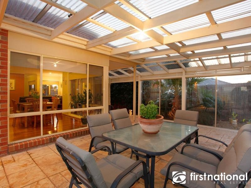 34 Nightingale Crescent, Berwick VIC 3806