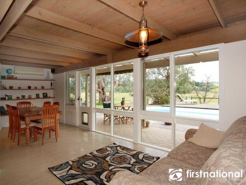 4 Mountain Flat Rd, Narre Warren East VIC 3804