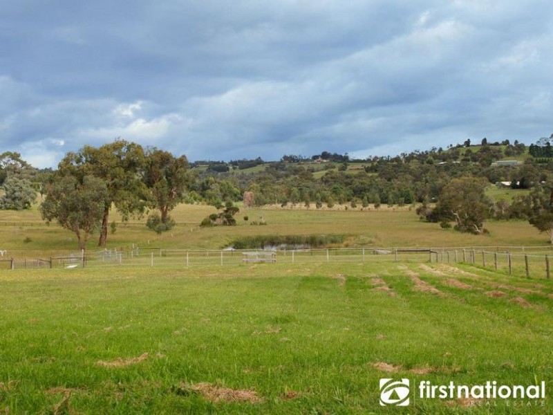 4 Mountain Flat Rd, Narre Warren East VIC 3804