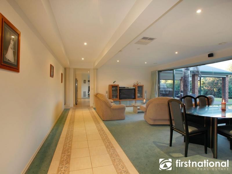 2 Autumndale Court, Narre Warren North VIC 3804