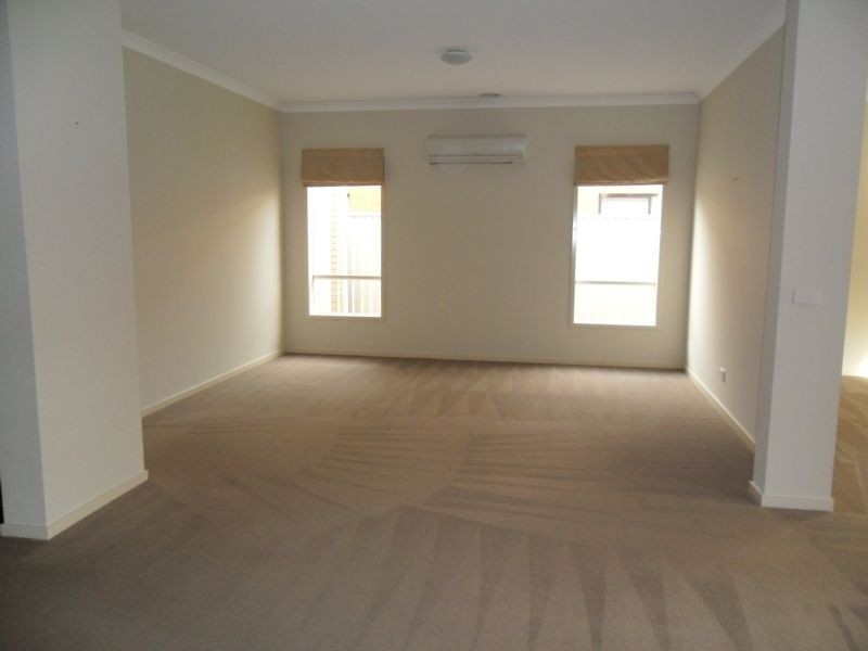 7 Goulburn Place, Pakenham VIC 3810