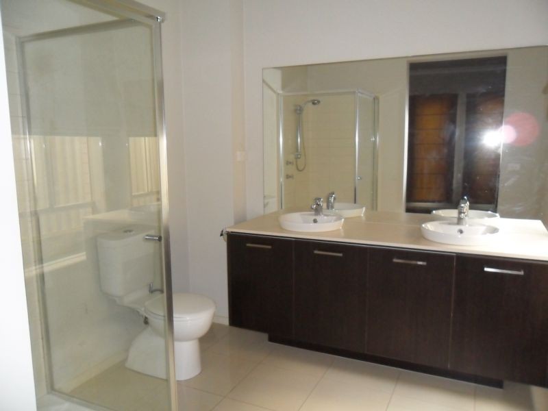 7 Goulburn Place, Pakenham VIC 3810