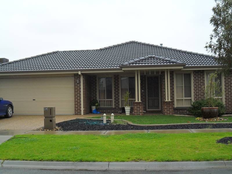 24 McCallum Drive, Cranbourne East VIC 3977